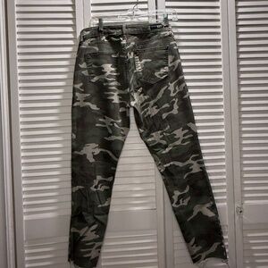Kut from the Kloth, Connie, Ankle Skinny, Green Camoflauge, Sz 8